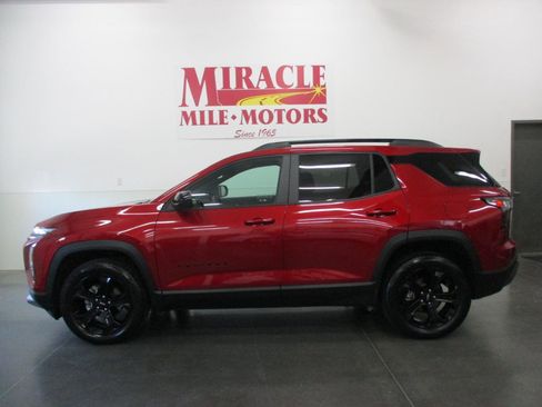 Used 2025 Chevrolet Equinox LT w/ Midnight Edition image 2