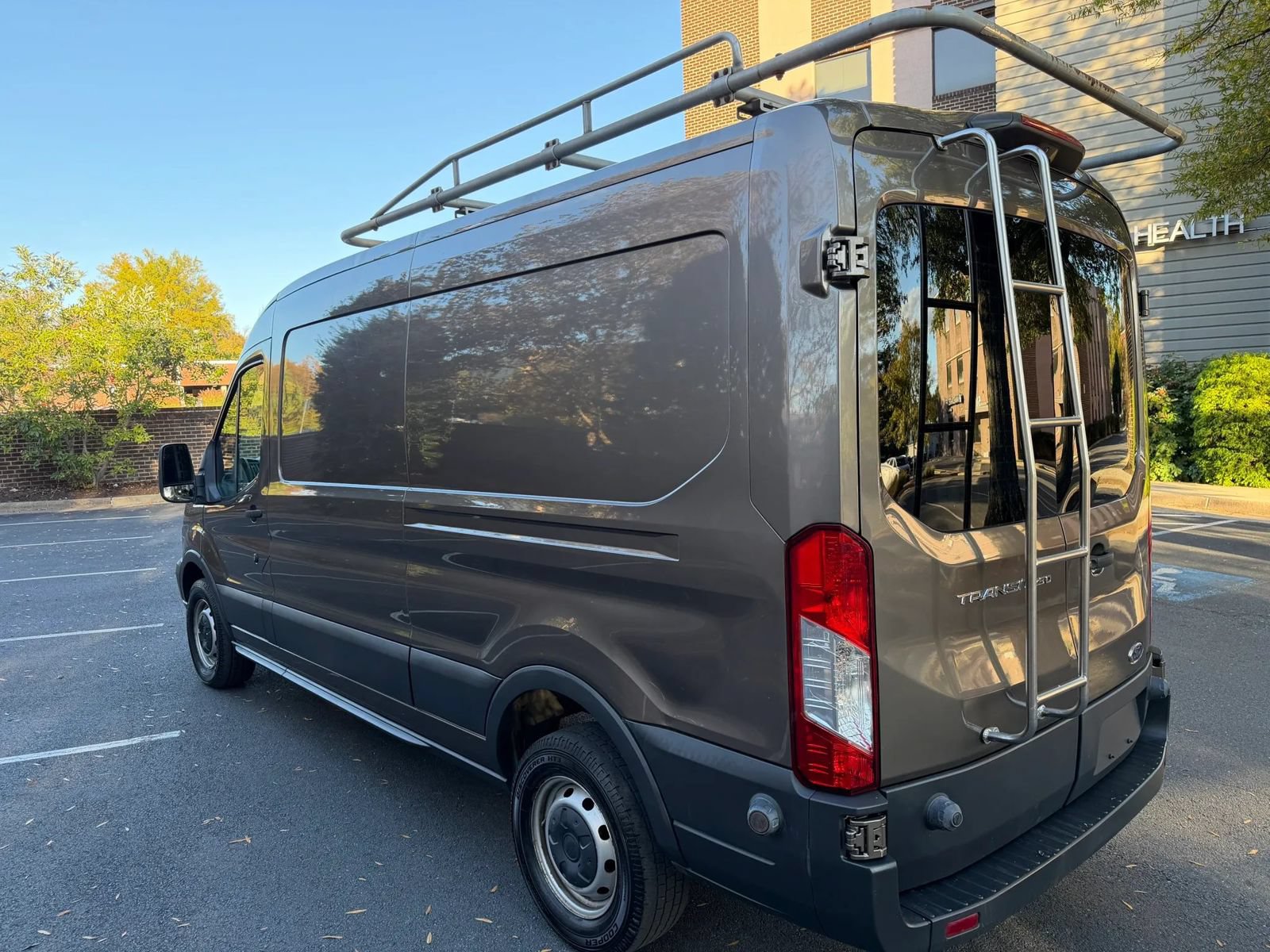 Used 2018 Ford Transit 250 148 Medium Roof RWD image 7