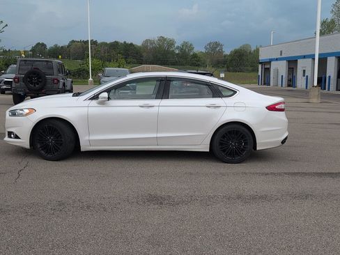 Used 2014 Ford Fusion SE w/ Equipment Group 202A FWD image 2