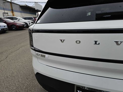 New 2026 Volvo EX30 Plus w/ Protection Package Premier image 13
