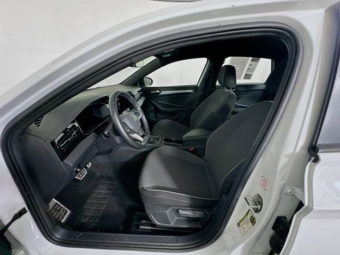 Used 2025 Volkswagen Jetta Sport image 13