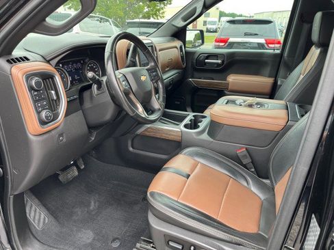 Used 2019 Chevrolet Silverado 1500 High Country w/ Technology Package AWD/4WD image 14