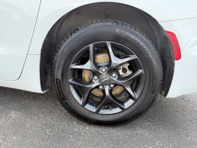 Used 2020 Chrysler Pacifica Limited FWD image 16