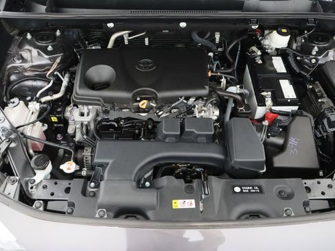 Used 2022 Toyota RAV4 XLE AWD/4WD image 37