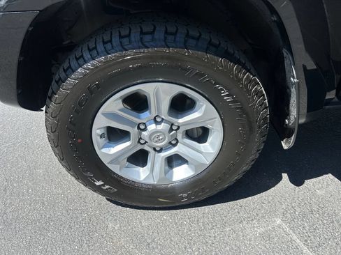 Used 2018 Toyota 4Runner SR5 Premium AWD/4WD image 26