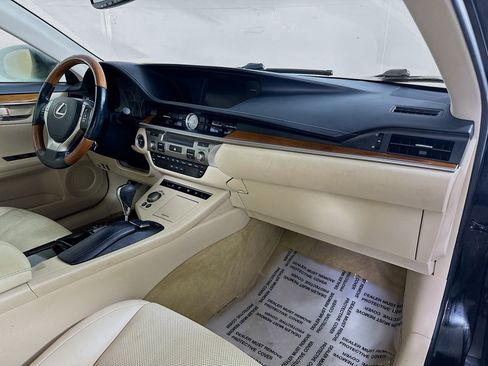 Used 2015 Lexus ES 300h Hybrid image 29