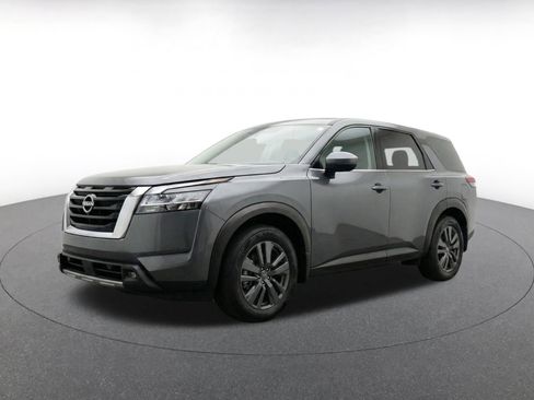 Used 2025 Nissan Pathfinder SV FWD image 3