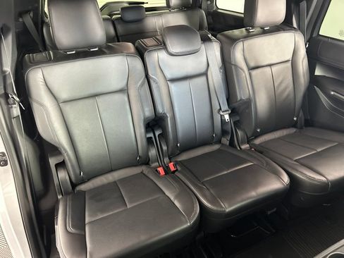 Used 2018 Ford Expedition XLT w/ Equipment Group 201A AWD/4WD image 28