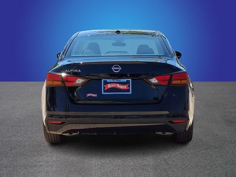 Used 2025 Nissan Altima 2.5 SV FWD image 5