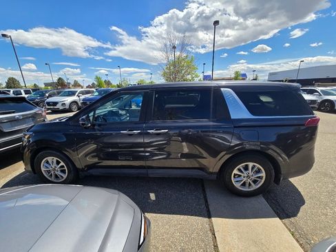 Used 2022 Kia Carnival LX FWD image 14