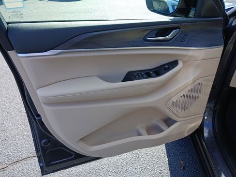 New 2025 Jeep Grand Cherokee Limited image 23