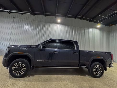 Used 2024 GMC Sierra 2500 Denali Ultimate AWD/4WD image 2