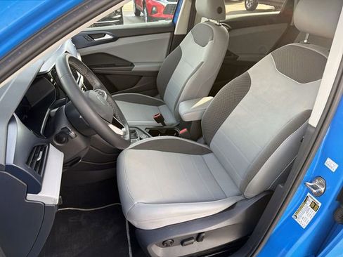 Used 2023 Volkswagen Taos SE w/ Panoramic Sunroof Package image 13