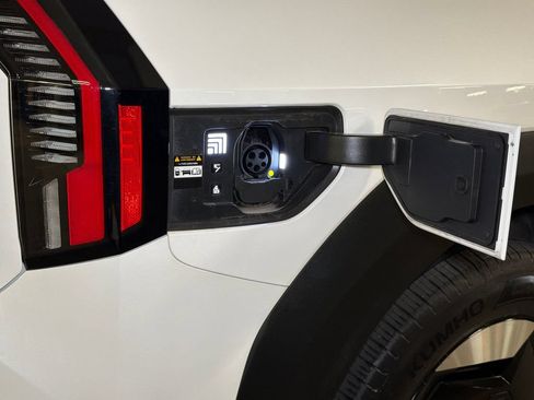 Certified 2024 Kia EV9 Wind AWD/4WD image 5