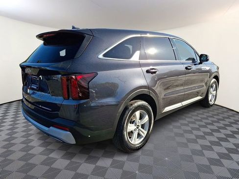 Used 2025 Kia Sorento LX FWD image 6