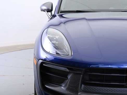 Certified 2025 Porsche Macan image 11