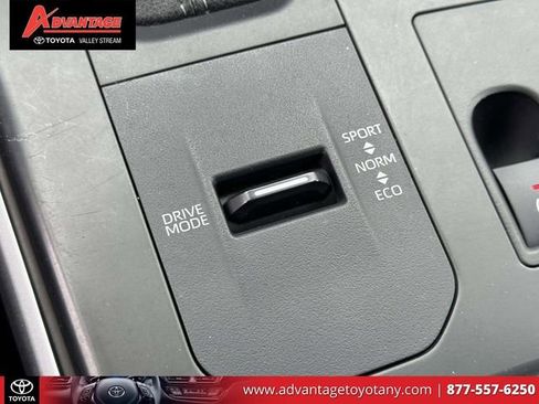 Used 2023 Toyota Highlander XLE image 38