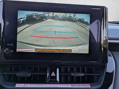 Used 2025 Toyota Corolla Cross SE image 13