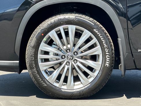 Certified 2026 Toyota Highlander Platinum AWD/4WD image 27