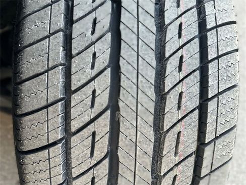 Used 2018 Mercedes-Benz GLC 300 4MATIC image 11