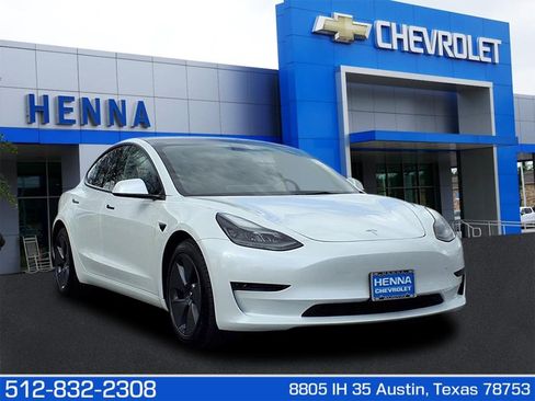 Used 2023 Tesla Model 3 Standard Range image 1