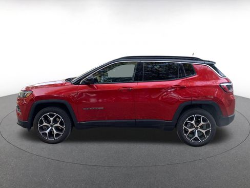 Used 2025 Jeep Compass Limited image 4