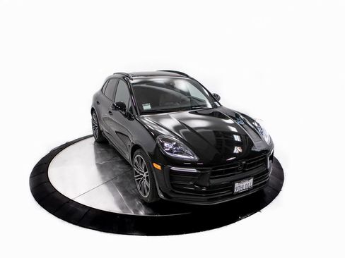 Certified 2025 Porsche Macan image 40
