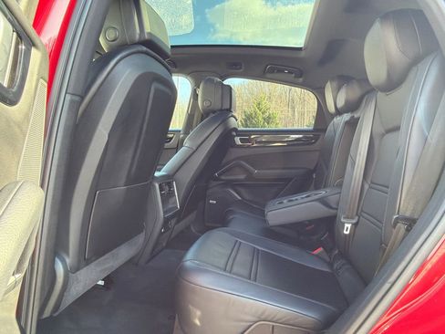 Used 2021 Porsche Cayenne Coupe image 18