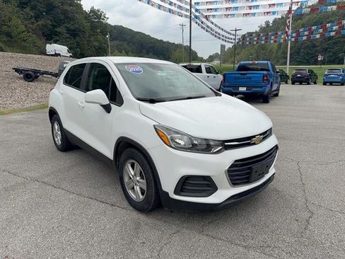 Used 2020 Chevrolet Trax LS w/ Tint and Cruise Package FWD image 3