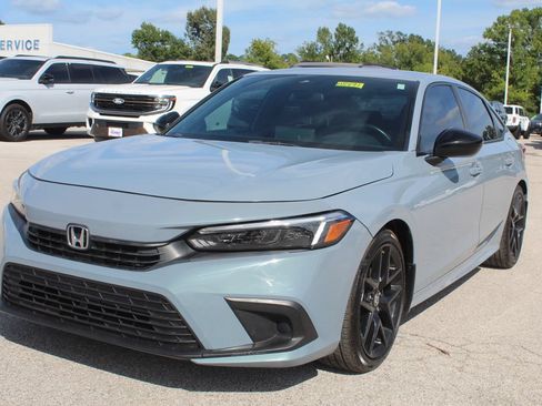 Used 2023 Honda Civic Sport image 6