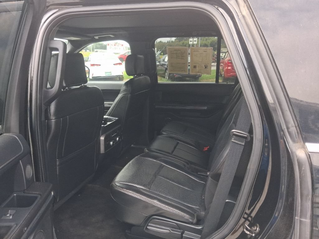 Used 2018 Ford Expedition XLT w/ Equipment Group 202A AWD/4WD image 6