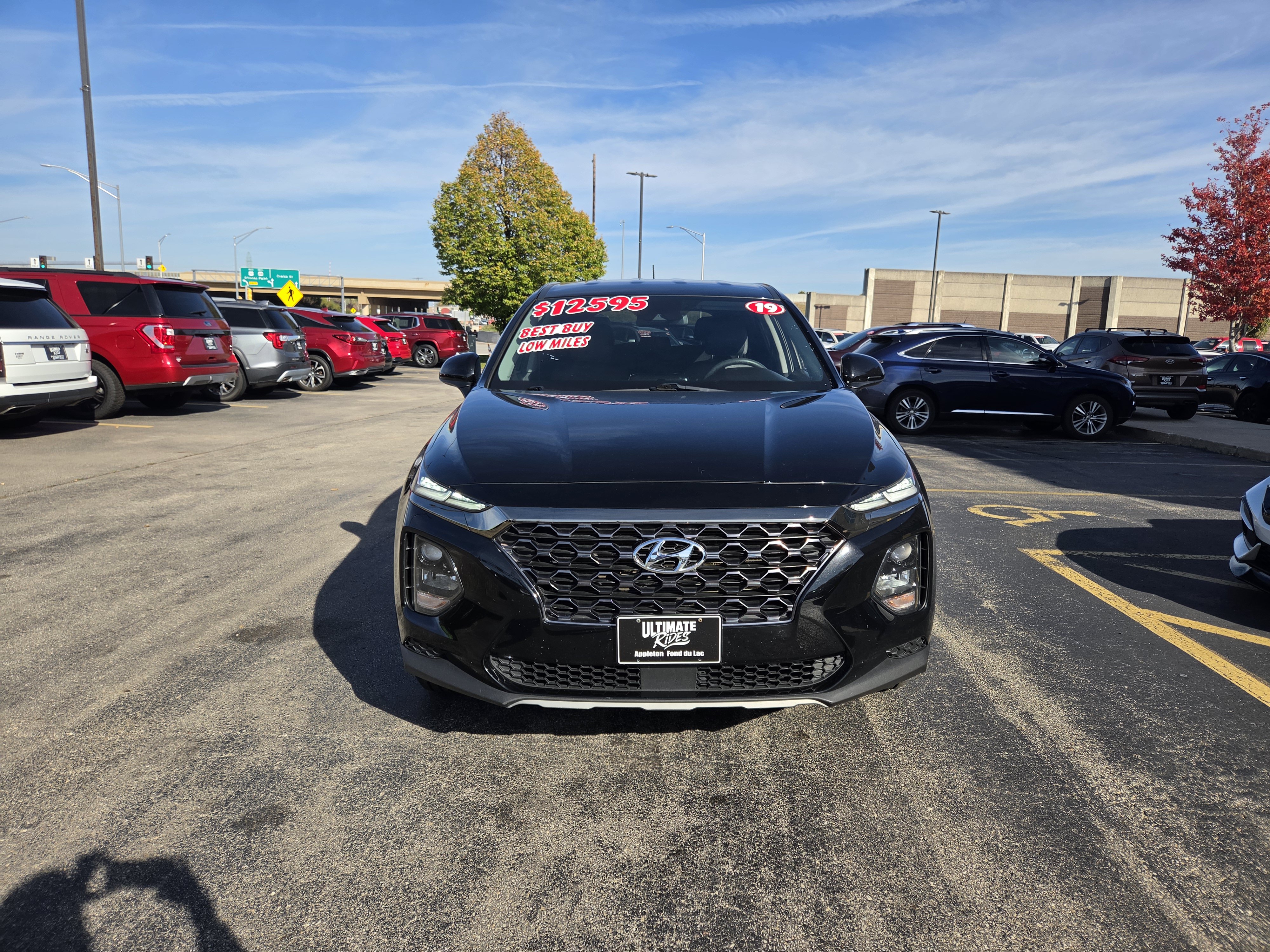 Used 2019 Hyundai Santa Fe SE FWD image 2