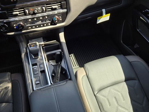 New 2026 Nissan Pathfinder Platinum FWD image 13