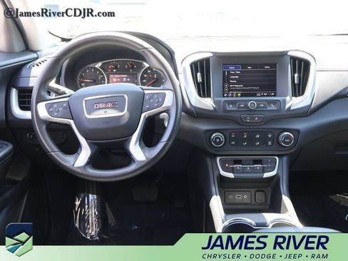 Used 2024 GMC Terrain SLE FWD image 17