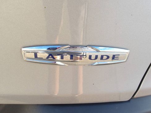 Used 2015 Jeep Cherokee Latitude w/ Comfort/Convenience Group FWD image 34