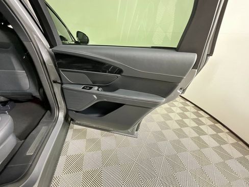 Used 2025 Lincoln Nautilus Premier w/ Jet Appearance Package image 22