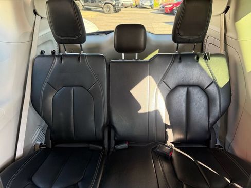 Used 2022 Chrysler Pacifica Touring-L w/ Uconnect Theater Family Group FWD image 46