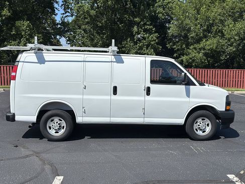 Used 2025 Chevrolet Express 2500 w/ Driver Convenience Package RWD image 8