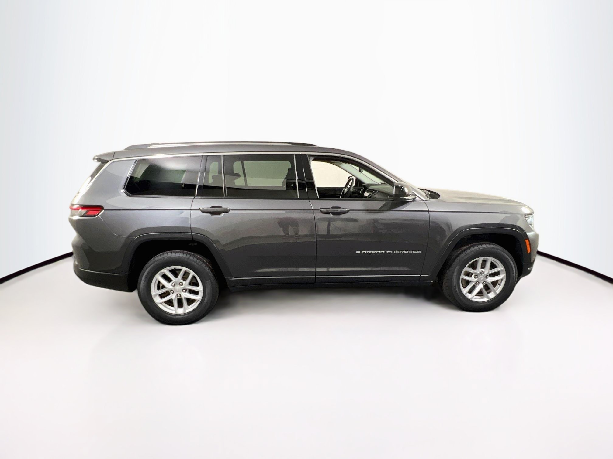 Used 2023 Jeep Grand Cherokee L Laredo w/ Luxury Tech Group I AWD/4WD image 4