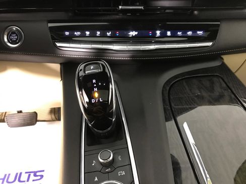 Used 2021 Cadillac Escalade Premium Luxury image 42