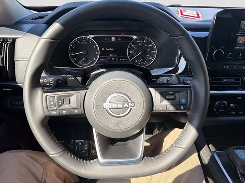 Used 2025 Nissan Pathfinder SL AWD/4WD image 24