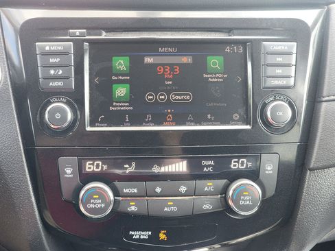 Used 2018 Nissan Rogue SV w/ Premium Package image 15