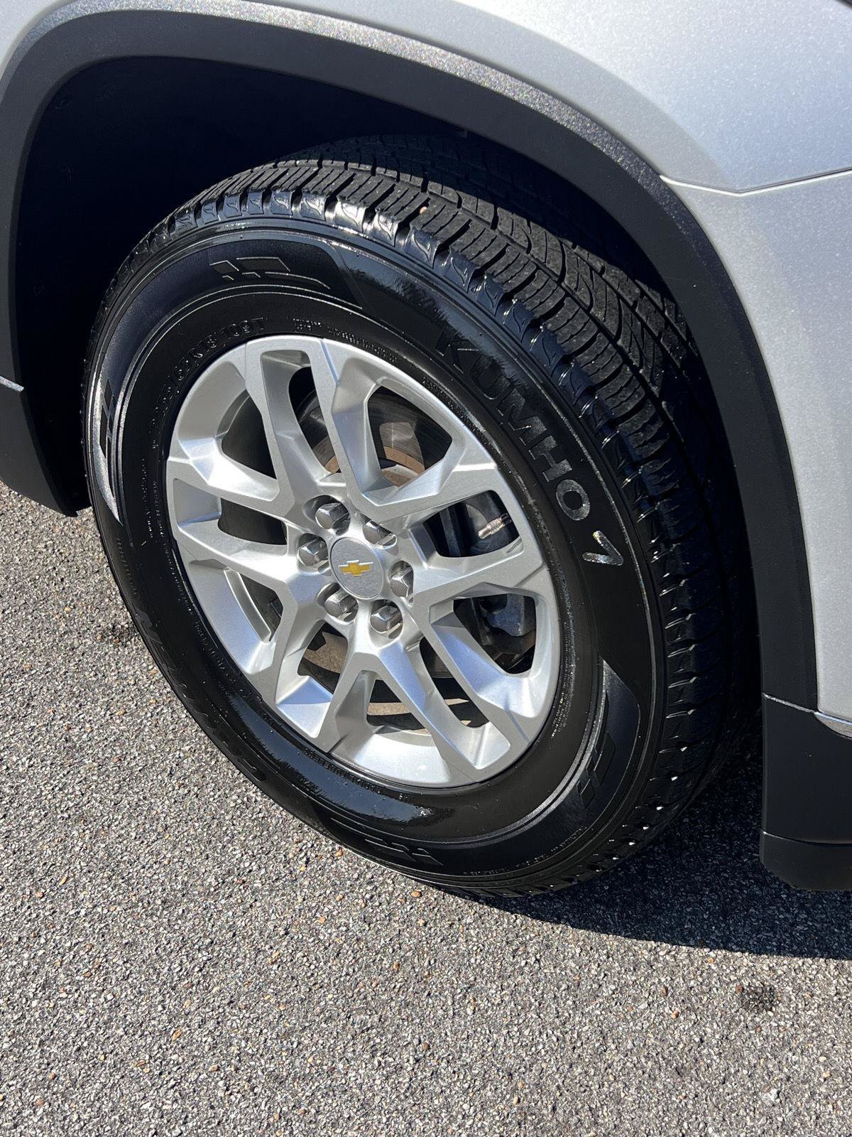 Used 2020 Chevrolet Traverse LT FWD image 38