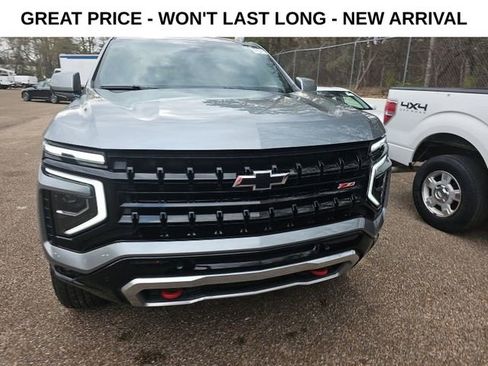 Used 2025 Chevrolet Suburban Z71 image 12