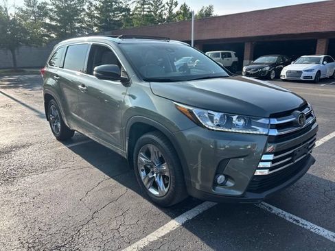 Used 2017 Toyota Highlander Limited Platinum AWD/4WD image 2