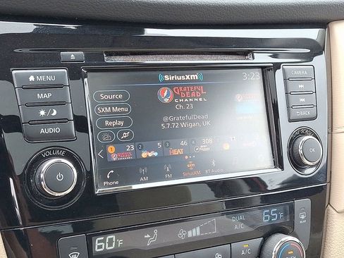 Used 2019 Nissan Rogue SV w/ Sun & Sound Touring Package image 18