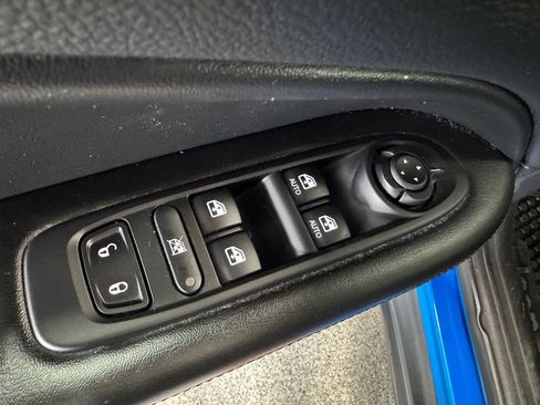 Used 2018 Jeep Compass Latitude w/ Popular Equipment Group AWD/4WD image 11