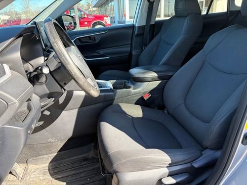 Used 2020 Toyota RAV4 LE image 19