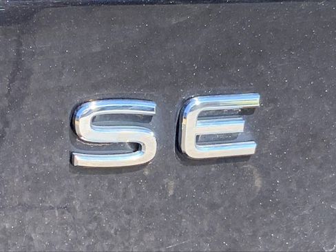 Used 2024 Volkswagen Atlas SE AWD/4WD image 25
