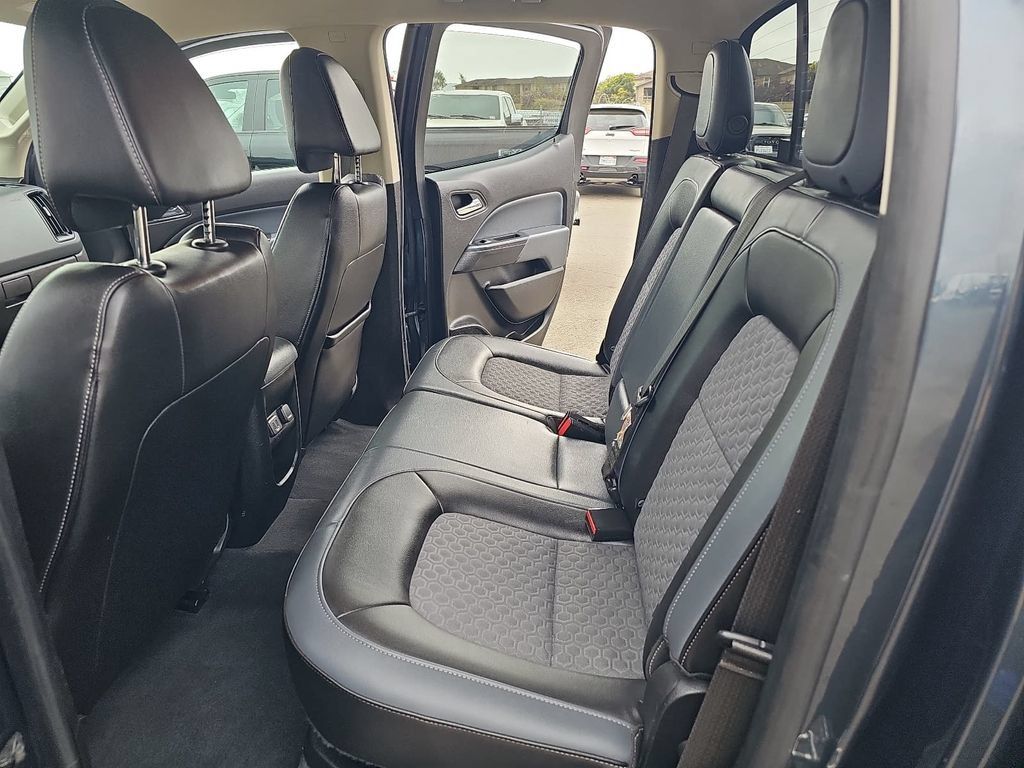 Used 2019 Chevrolet Colorado Z71 AWD/4WD image 13
